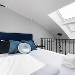 Bright Lofts Near Center Harbour Daire