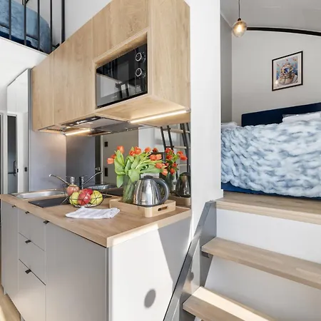 Bright Lofts Near Center Harbour Apartment