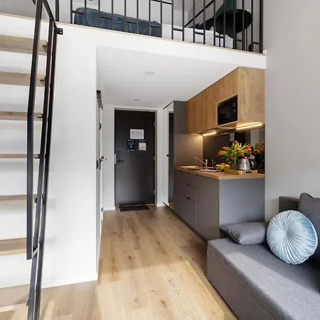 Bright Lofts Near Center Harbour Apartment *