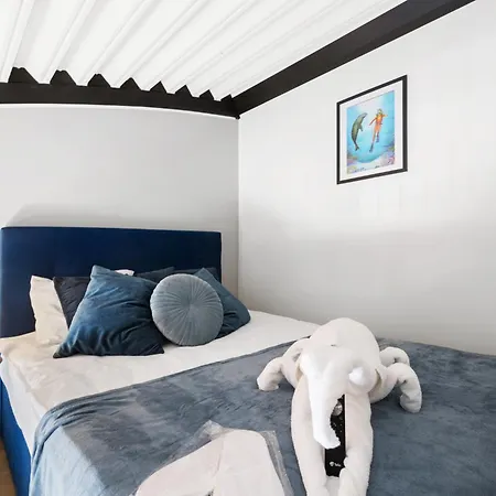 Apartment Bright Lofts Near Center Harbour