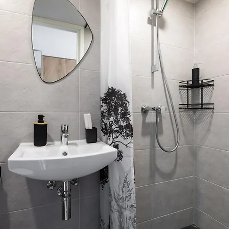 Bright Lofts Near Center Harbour Reval