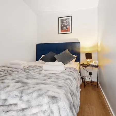 Bright Lofts Near Center Harbour Reval