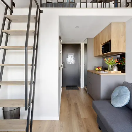 Bright Lofts Near Center Harbour 公寓