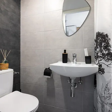 Bright Lofts Near Center Harbour Reval