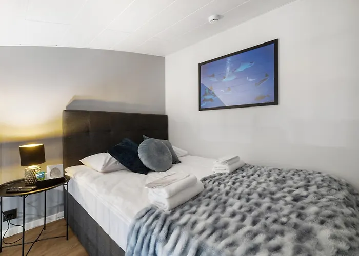 Bright Lofts Near Center Harbour Апартаменты *