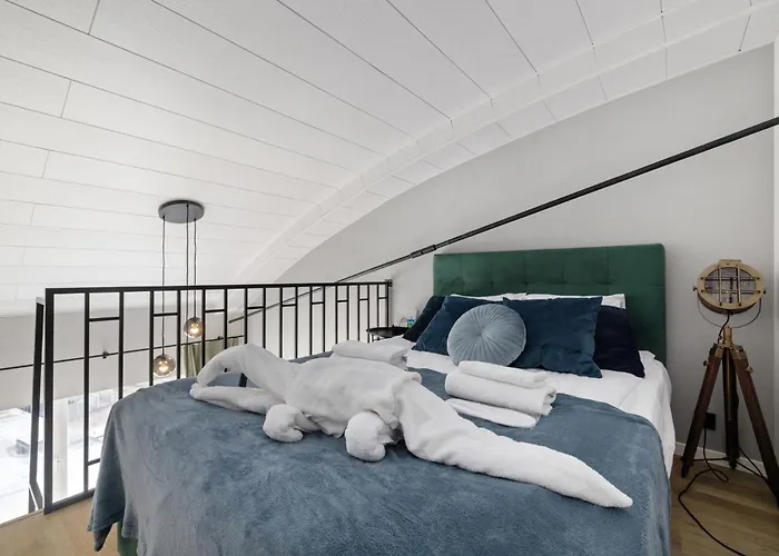 Bright Lofts Near Center Harbour *