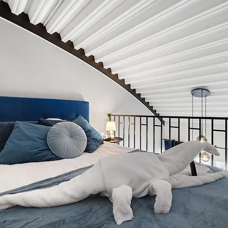 Apartment Bright Lofts Near Center Harbour *